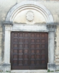 foto Mei Fabrizio www.oliomei.com .. Portone sul sagrato della chiesa... foto Mei Fabrizio www.oliomei.com .. Portone sul sagrato della chiesa...