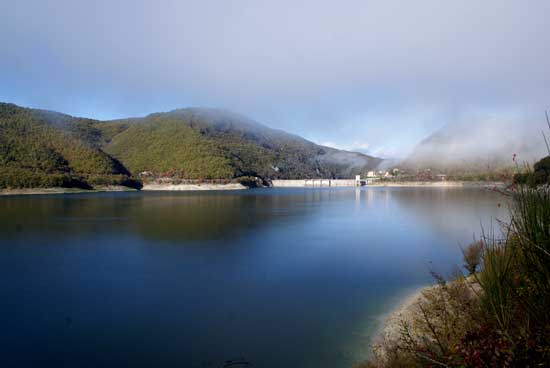 La diga del lago del Turano - foto Giorgio Pace