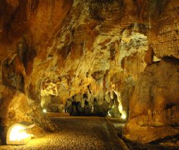 Locandina: Visioni liquide alle Grotte di Pastena