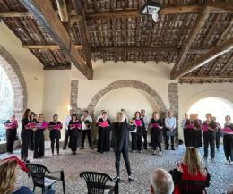 Locandina: Valerio Aprea e Kalenda Maya Chorus a Segni