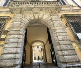 Locandina: I palazzi Vecchiarelli e Vincentini